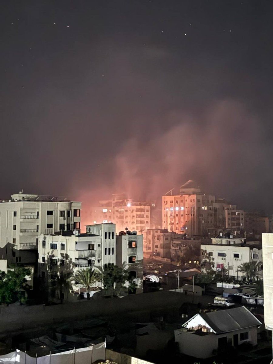 adinitay's tweet image. 23.7 לפנות בוקר
הפצצת בית בתל אל הווא ( דרום מערב העיר עזה) - משפחה שלמה נמחקה .
ההורים אמג׳ד אל שעאר ו ואלאא אל ג׳ברי.
הילדים: חסן, עז א דין, מירא, אמיר ועובר בן 8 חודשים שהיה בבטן האם.
המפציצים שבו בשלום לבסיסם. הם לא ראו את תמונת העובר ההרוג והם יצאו לעוד משימות הרג.