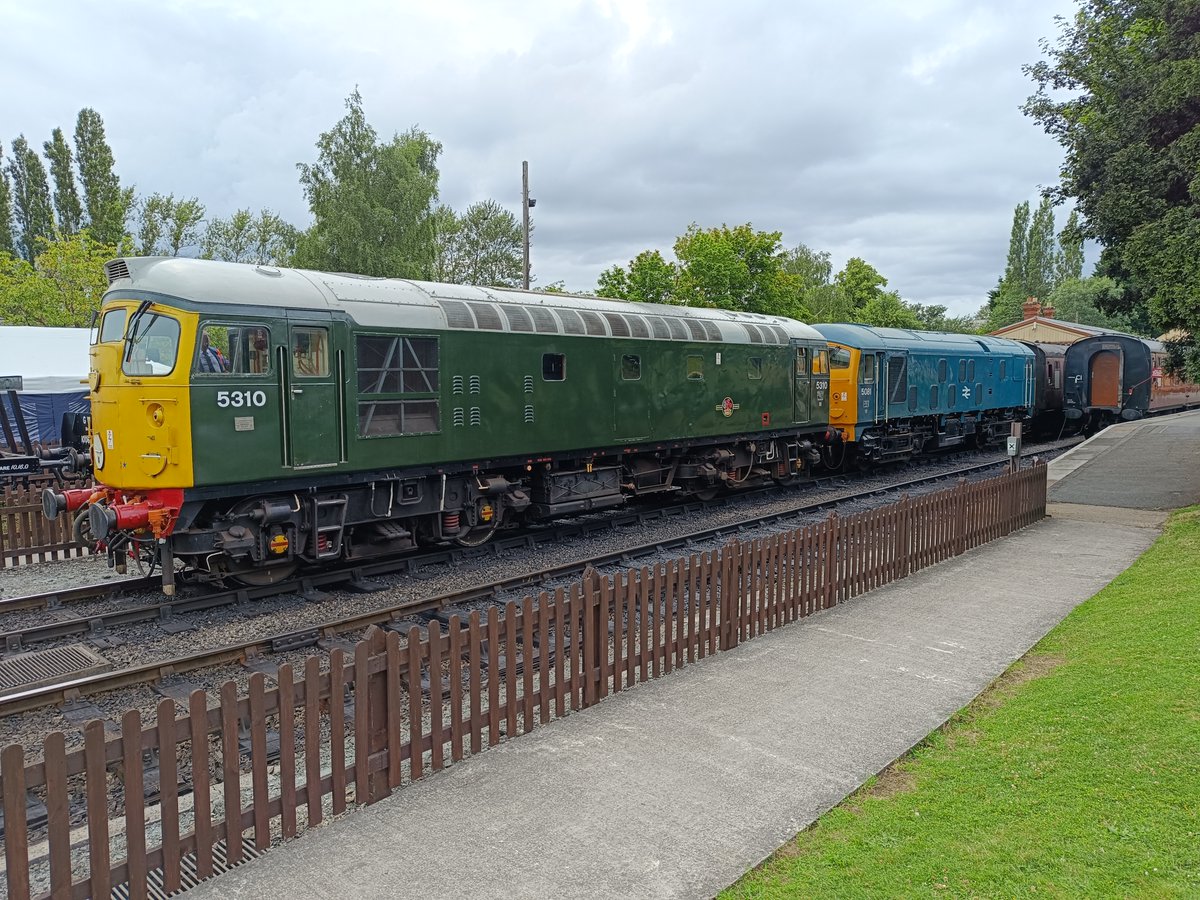 Stockport Trains (@stockporttrains) on Twitter photo GWSR: PAIRINGS
You can't beat a nice pair. Looking forward to some interesting pairings at the forthcoming GWSR gala. There should be some very interesting double heading over the weekend for fans of large and small Sulzers. GWSR: PAIRINGS
You can't beat a nice pair. Looking forward to some interesting pairings at the forthcoming GWSR gala. There should be some very interesting double heading over the weekend for fans of large and small Sulzers.