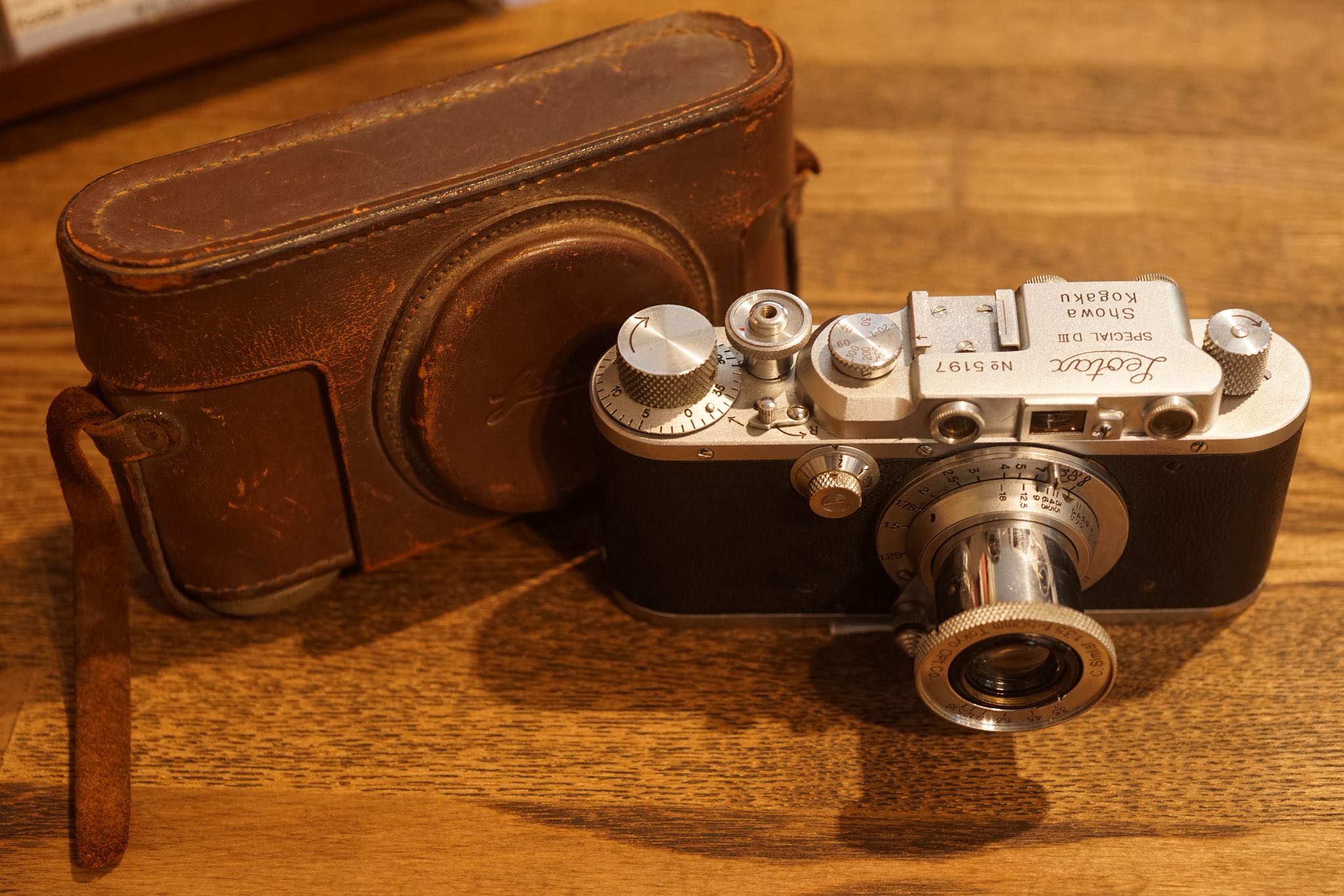 leotax tv2 ボディ、ケース ◇激レアな元箱＋革製カメラケース付き