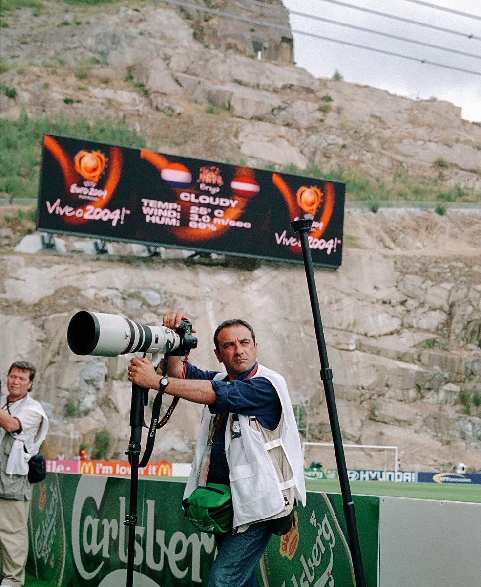 SCBragaBrasil_'s tweet photo. ✨ O ano era 2004.
⚽️ 23 de junho. A Pedreira foi tomada por uma onda laranja.

Holanda 🇳🇱 x 🇱🇻 Letónia pela Euro 2004.
Seedorf, Robben, Van der Sar, Van Nistelrooy…
Placar: 3-0 Holanda. A Pedreira assistia à história sendo escrita.

📍 Onde você estava nesse dia?

#Euro2004 https://t.co/ENZXbfTJUf