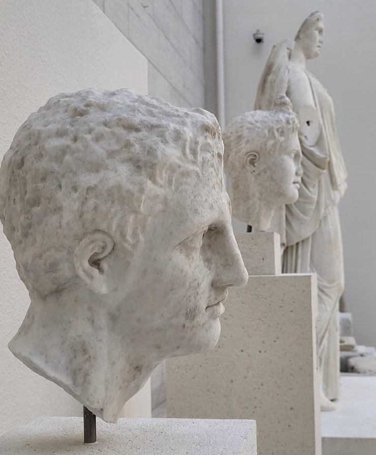 HeraklesCithare's tweet image. Portraits de rois macédoniens au musée polycentrique d’Aigai. IVe siècle av. J.-C.