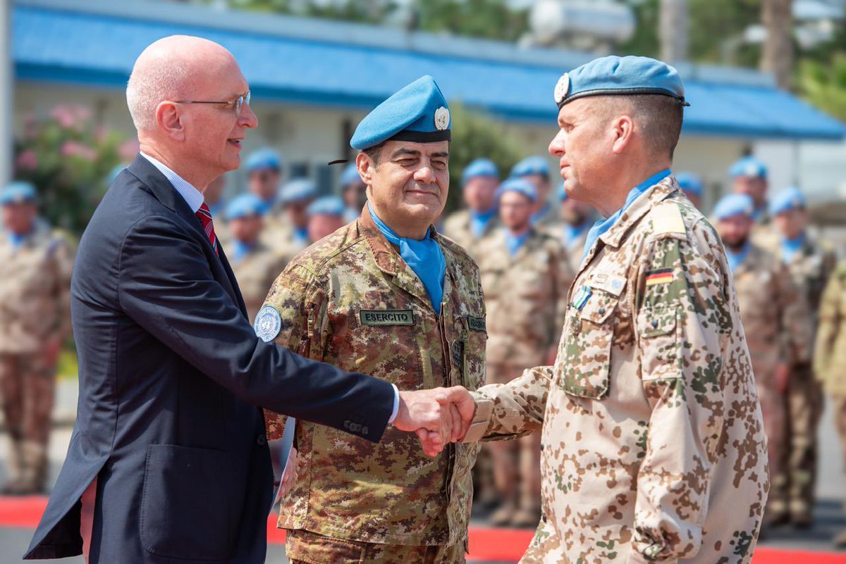 GermanEmbBeirut's tweet image. After a challenging year, we bid farewell to Rear Admiral Kesten, Commander of the @UNIFIL_ MTF. 

🙏 for your outstanding contribution to stability and security.

We warmly welcome his successor, Rear Admiral Plath, and look forward to our cooperation with the 🇩🇪 contingent.
