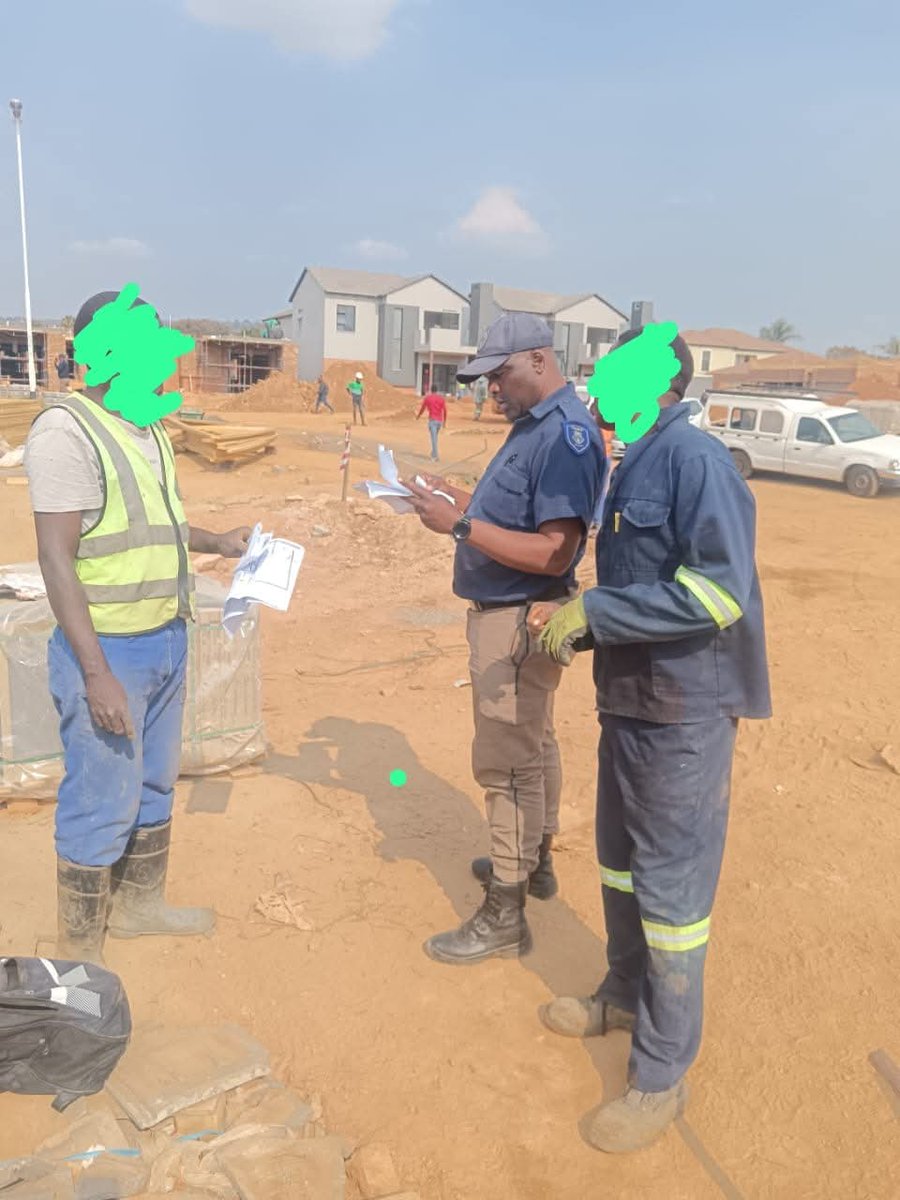 nasiphim's tweet image. In a joint operation yesterday in Equestria, 32 illegal immigrants were arrested. Some of these people were arrested on site working for South Africans. There are businesses who put profits above our laws.
Vuka, Tshwane! This city won't build itself 🇿🇦♥️🇿🇦