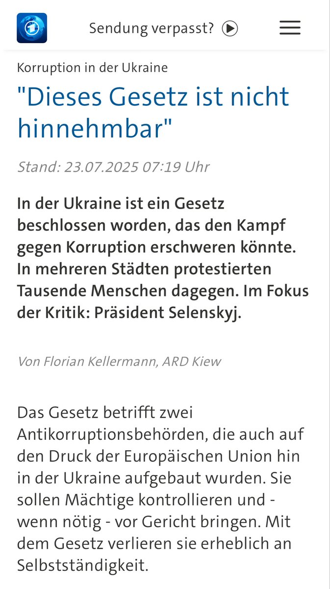 theotherphilipp's tweet image. Bin verwirrt. Im Fernseher haben Onkel Fritz, Frau Dracula und der Spaghettiprofessor aus München versprochen, dass mit unseren Drölf Billiarden, unseren schönen Panzern und ganz vielen Soldatenden die Demokratie in der Ukraine verteidigt wird und dass der tanzende Feldanzug aus…