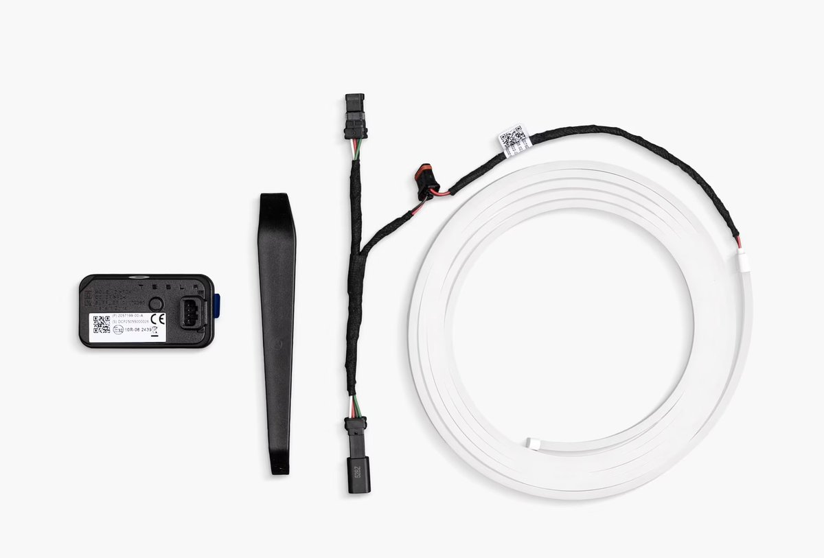 BastianBraun121's tweet image. 🚨 NEWS: Tesla's new $100 LED light strip for Model Y & Model 3 frunk in US/CA! Easy install, vehicle-powered, IP67 waterproof. Fits all model years!