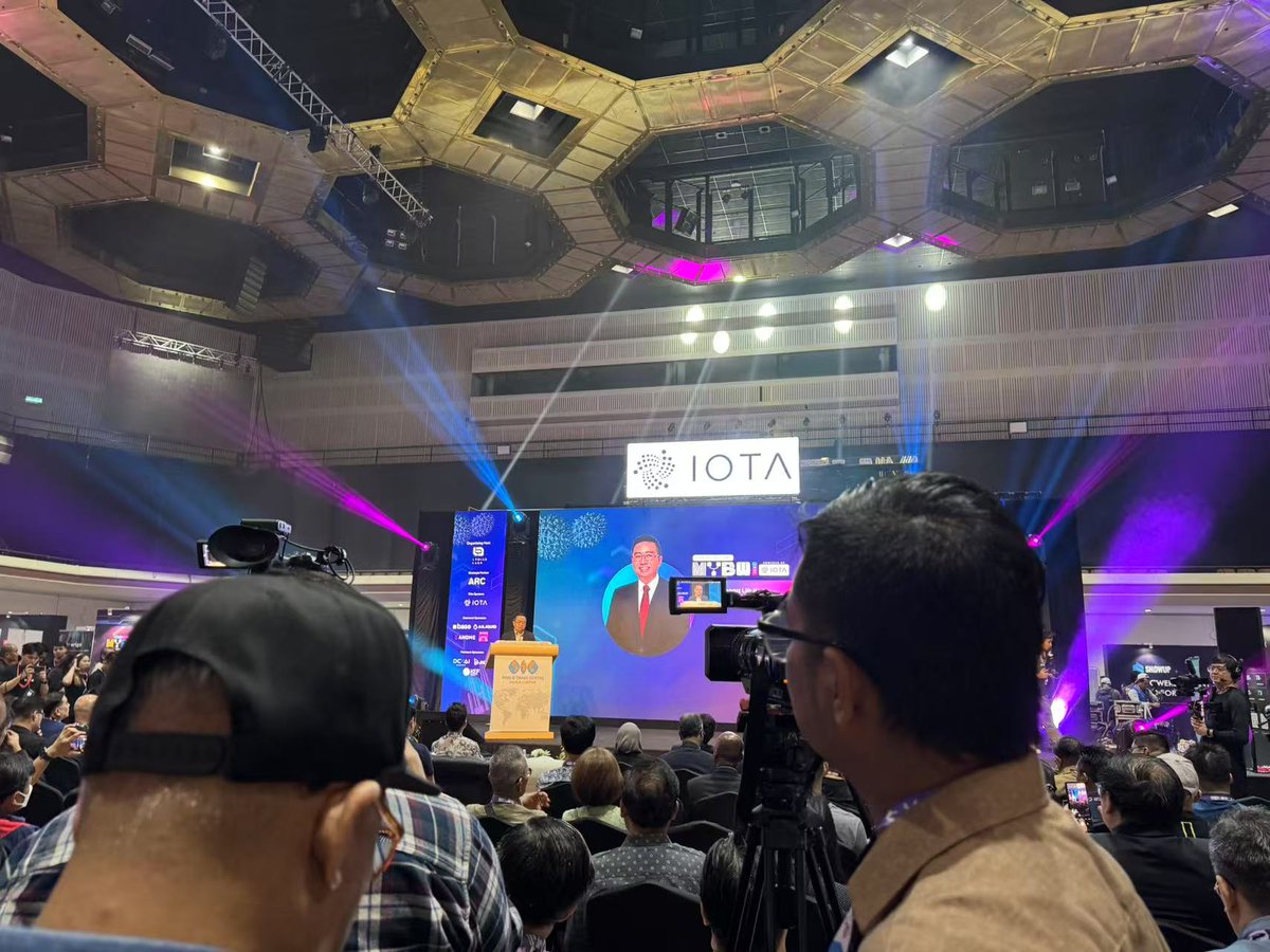 Audiera_web3's tweet image. #MYBW2025 wrapped yesterday — but we’re still vibing 🇲🇾🔥
From 🎤 keynote moments to community walls and 🤝 deep convos on the floor — @audiera_web3 felt right at home.
💫 Huge shoutout to every builder & dreamer shaping the future of Web3 & AI with us 🧠🎶
Let’s keep creating.…