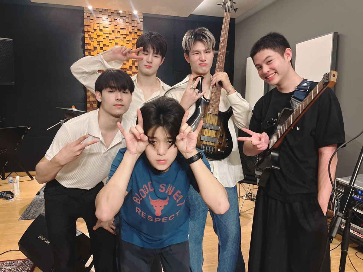 ฝากติดตามผลงานภาพยนตร์เรื่องแรกของ “ซัน รวิสุต” และเพื่อนๆในเรื่อง In Harmony มากกว่านี้…ก็เรียกว่ารัก 🤍 

เร็วๆนี้ในโรงภาพยนตร์ทั่วประเทศ 🎬🎥 

#inharmony 
#มากกว่านี้ก็เรียกว่ารัก 
#ravisut_son 
#level8ent_