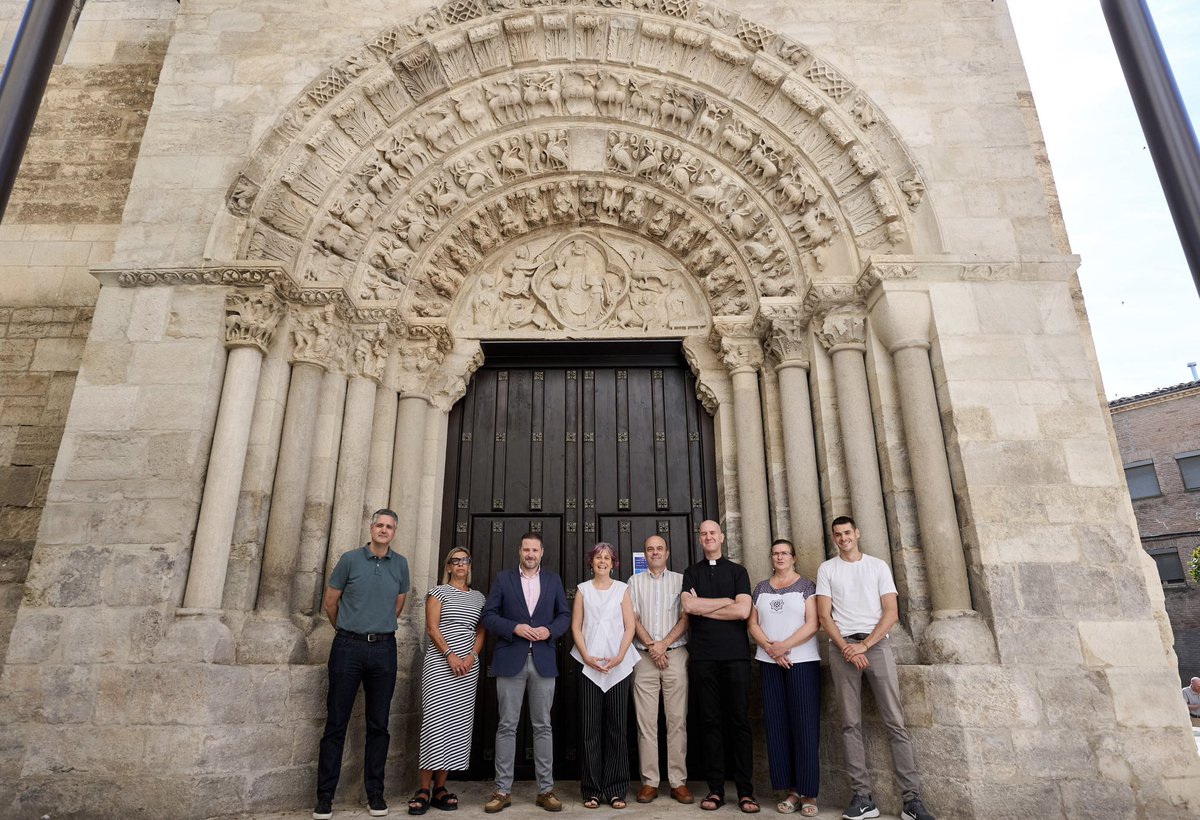 alextoquero's tweet image. Concluida la reforma de la portada de la Iglesia de la Magdalena #Tudela. Una joya del románico que ya luce con todo su esplendor. Un año de obras y una inversión de 400.000 €. Un trabajo entre @AytoTudela , Gobierno #Navarra y Episcopado. Cuidando nuestra historia y patrimonio.