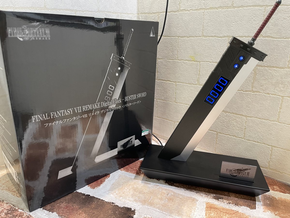ファイナルファンタジーVII リメイク デジタルクロック <バスターソード> FF7 リメイク』クラウドの武器、“バスターソード”をイメージした