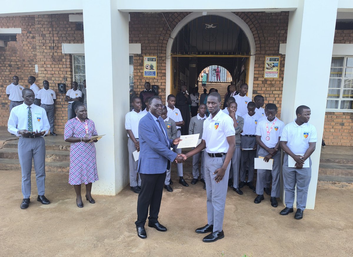 🎓✨ Excellence rewarded! Our top-performing boys of TERM 1 were honored with cash awards 💵 and certificates 📜 for their outstanding academic achievements. Handed over by the Head Teacher himself, the smiles said it all. Proud students. Proud Namilyango. #Excellence