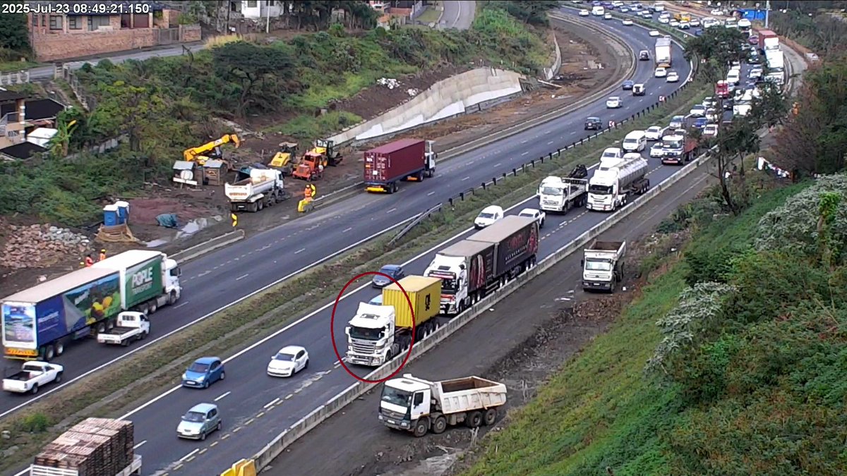 i_trafficKZN's tweet image. 196091: Stationary Truck: N2 Northbound before Umgeni Rd I/C: Left lane obstructed: Drive Carefully
For more info
i-traffic.co.za/region/KwaZulu…