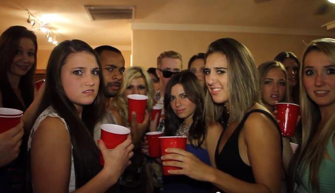 jordynceIeste's tweet image. how the master server looks at you when you’re not dressed as a sea monster with a million layers on for every theme