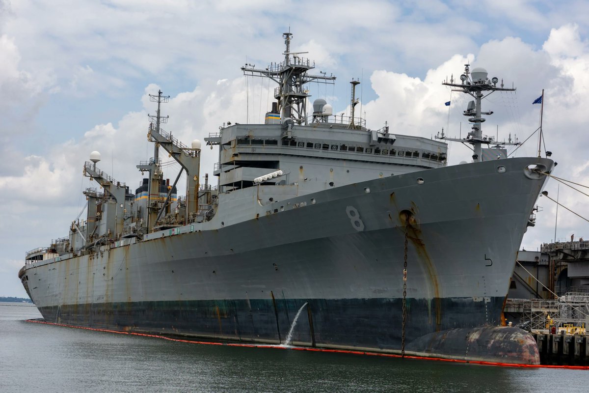 NavyLookout's tweet image. Civilian crew of 🇺🇸USNS Arctic recognised for their service supporting the USS Harry S. Truman carrier strike group during period of intense combat in the Red Sea
news.usni.org/2025/07/21/cre…