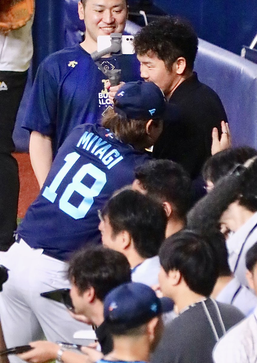mihoart2's tweet image. Tさんを見つけて抱きつく宮城くん😊
#マイナビオールスター
#BS2025
#宮城大弥