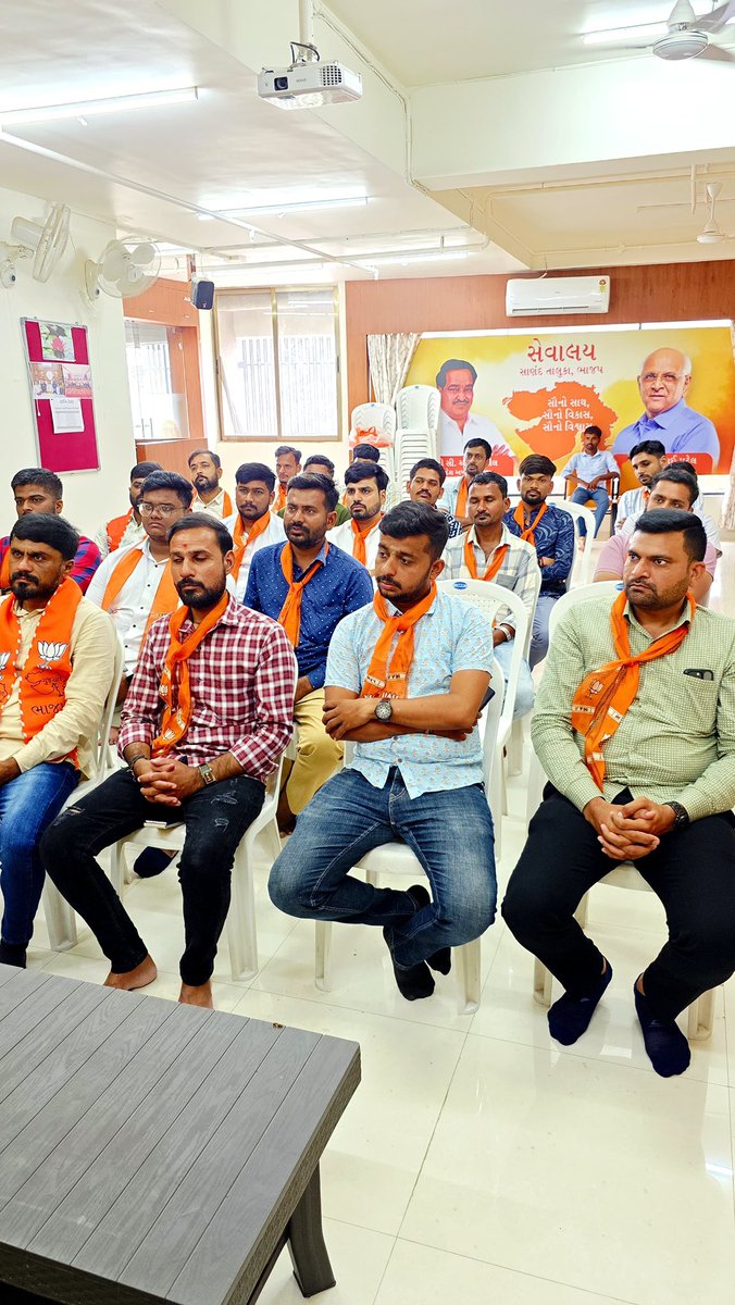 મંડળ યુવા મોરચા બેઠક

આગામી કાર્યક્રમોના અનુસંધાને સાણંદ શહેર અને તાલુકા યુવા મોરચાની બેઠક સાણંદ તાલુકા ભાજપ કાર્યાલય સેવાલય ખાતે યોજાઇ. <a href="/ratnakar273/">Ratnakar</a> <a href="/DrPrashantkorat/">Dr. Prashant Korat</a> <a href="/BJP4Gujarat/">BJP Gujarat</a> <a href="/bjym4ahmdist/">BJYM AHMEDABAD DISTRICT</a> <a href="/BJYM4Gujarat/">BJYM GUJARAT</a> <a href="/pradipsinhbjp/">Pradipsinh Vaghela</a> <a href="/BJYM/">BJYM</a>