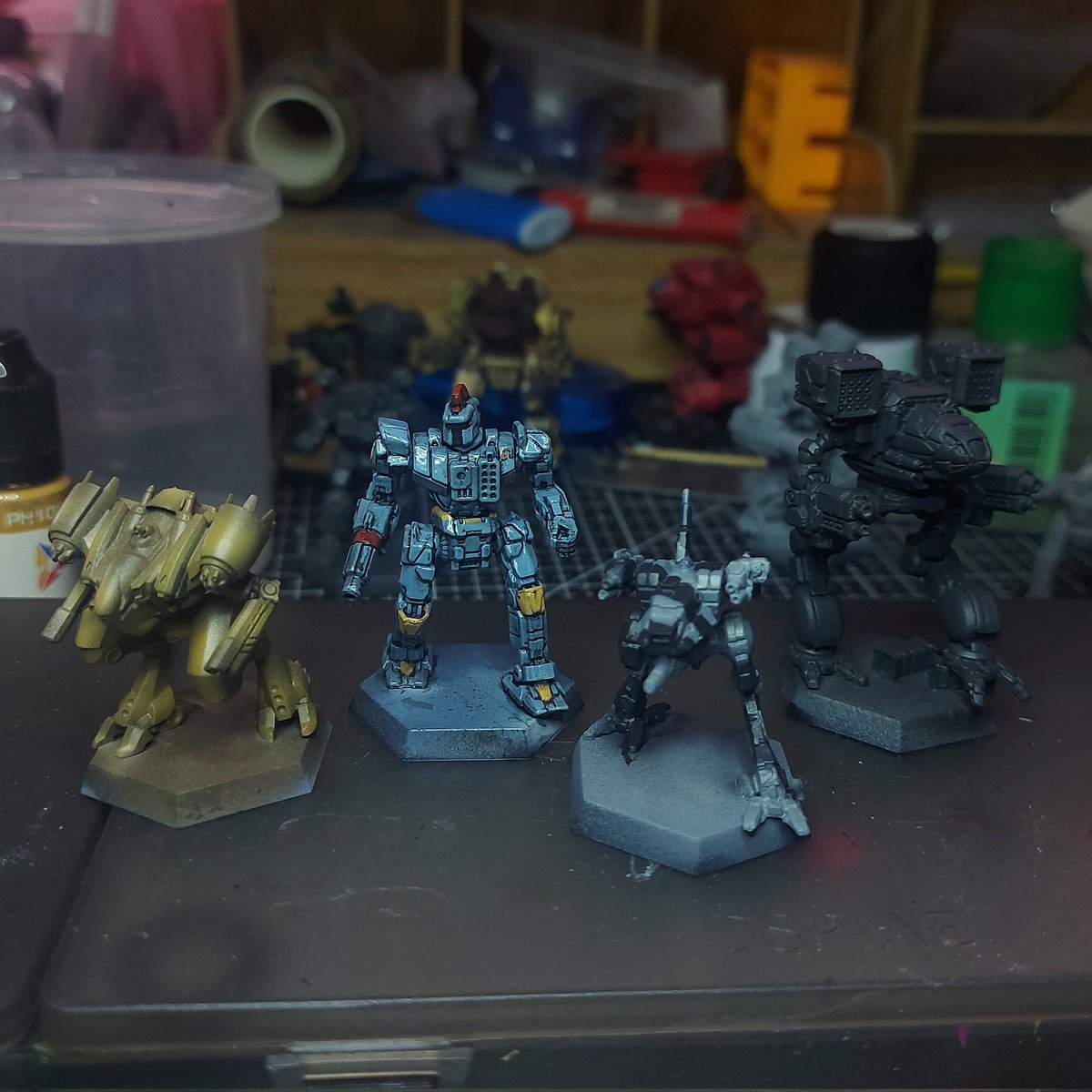 Mokiplamo's tweet image. Progress on commissions this week.