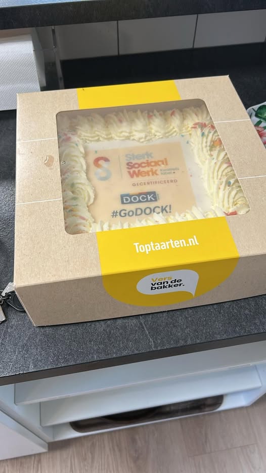 Vandaag vieren we een bijzonder moment: DOCK heeft opnieuw het Kwaliteitslabel Sterk Sociaal Werk ontvangen. Een officiële erkenning die we met trots in ontvangst nemen, maar vooral een erkenning van onze v inzet, deskundigheid en toewijding aan ons vak.