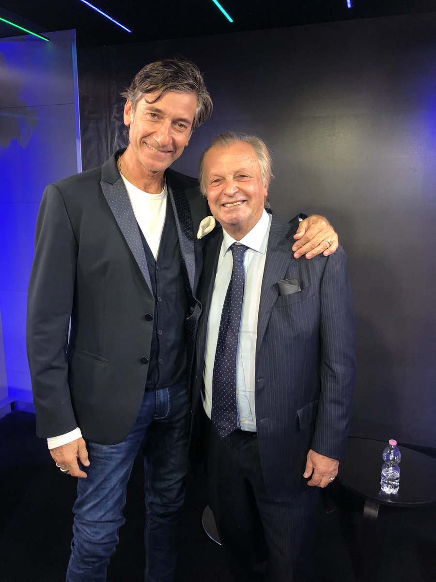 Buon compleanno vecchio amico e Maestro 🎂🎉🎊⚽️💙 <a href="/MichelePlastino/">Michele Plastino</a> #happybirthday #buoncompleanno #goaldinotte