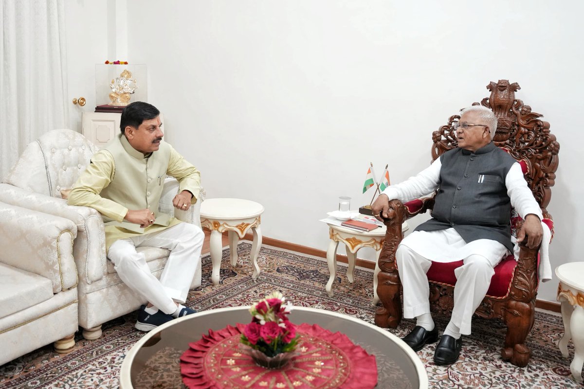 DrMohanYadav51's tweet image. आज भोपाल स्थित राजभवन में माननीय राज्यपाल श्री मंगुभाई पटेल जी से शिष्टाचार भेंट की।
@GovernorMP