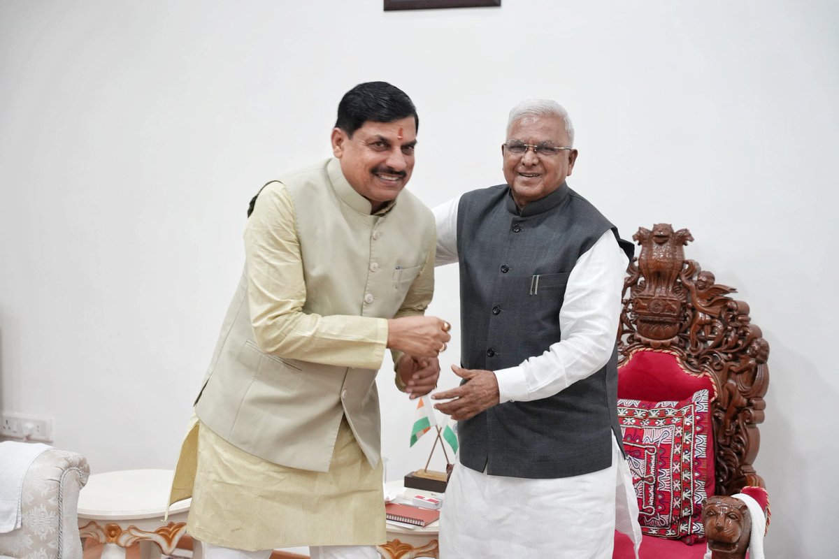 DrMohanYadav51's tweet image. आज भोपाल स्थित राजभवन में माननीय राज्यपाल श्री मंगुभाई पटेल जी से शिष्टाचार भेंट की।
@GovernorMP