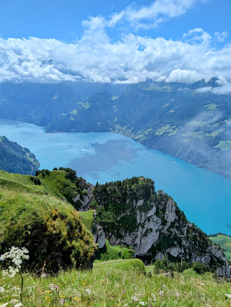 HikingSchweiz's tweet image. A walk along the ridge from Klingenstock to Fronalpstock in Canton Schwyz, Switzerland 🇨🇭. This trail has gotten busier over the years, but with these views, it's easy to understand why!