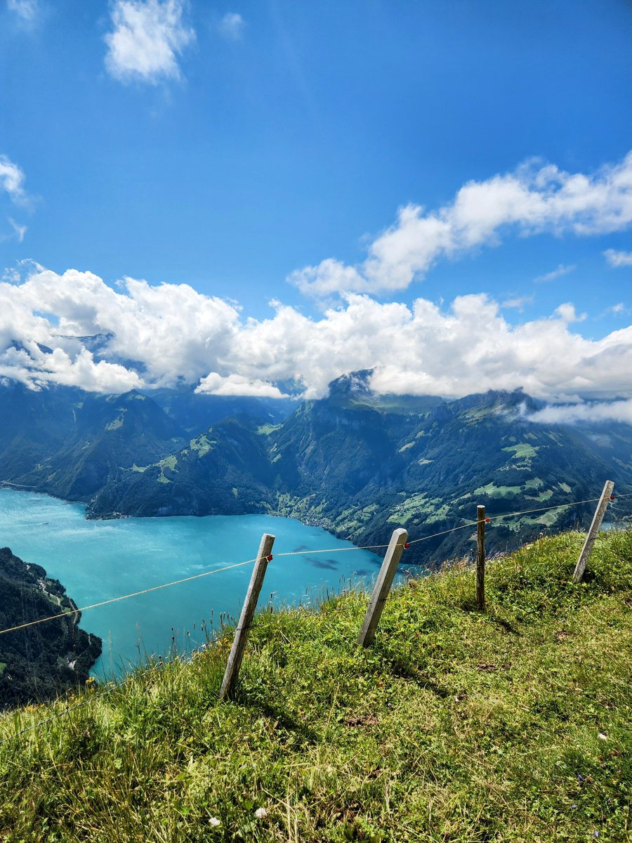 HikingSchweiz's tweet image. A walk along the ridge from Klingenstock to Fronalpstock in Canton Schwyz, Switzerland 🇨🇭. This trail has gotten busier over the years, but with these views, it's easy to understand why!