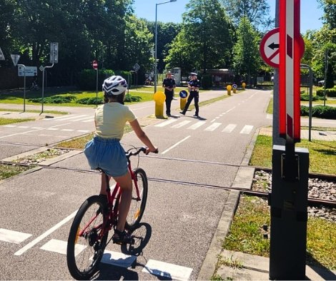 Policja_KSP's tweet image. Policjanci stołecznej drogówki zapraszają dzieci i młodzież, chcących zdać egzamin na kartę rowerową 🚴♀️🚴♂️
Egzamin przeprowadzony będzie przy współpracy z funkcjonariuszami @SMWarszawa na terenie Miasteczka Ruchu Drogowego w Straży Miejskiej przy ul. Sołtyka 8/10 w Warszawie.…