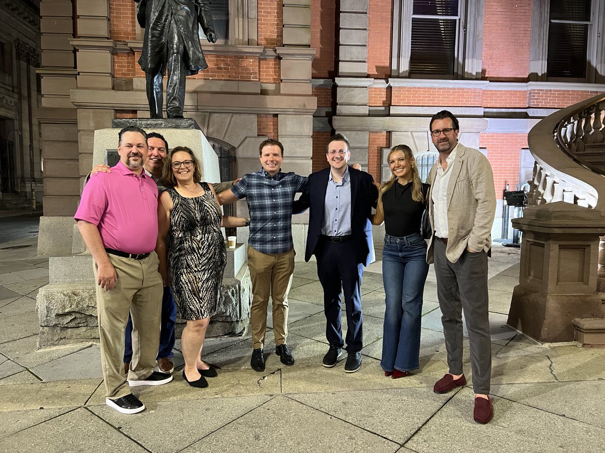 KKurzNHL's tweet image. Flyers beats night out @NHLAdamK @charlieo_conn @JHallNBCS @SGNolan @jackiespiegel93 @APgelston