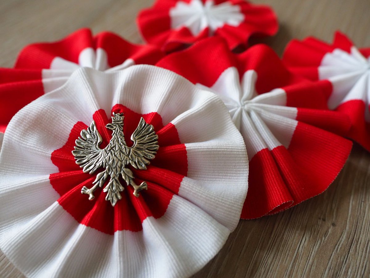 wybranowski's tweet image. 23 lipca 1919 roku. 106 lat temu. Czarnków w Wielkopolsce. Polscy chłopi pracują w polu. Zwykły, letni dzień. Nagle z niemieckiej strony granicy padają strzały. Zaczyna się niemieckie polowanie na cywilów; na bezbronnych, zaskoczonych ludzi. Czysty, bandycki terror.
Przypadek?…