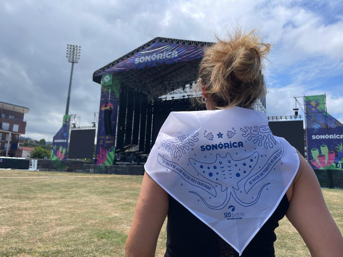 SEO_BirdLife's tweet image. 🎵 Festivales de música con fines solidarios.
El pasado fin de semana estuvimos en el Sonorica, en Castro Urdilaes (Cantabria), donde los miembros del grupo local SEO-Castro contaron con un stand dentro del festival donde se podían adquirir el pañuelo solidario dedicado para la…