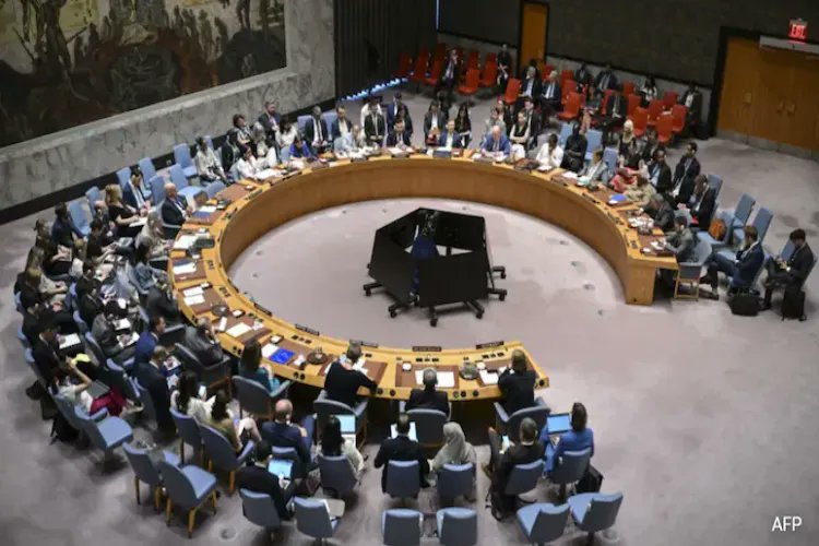 AwazTheVoiceUrd's tweet image. ہندوستان نے پاکستان کو اقوام متحدہ میں کب کب بے نقاب کیا؟

#IndiaAtUN #ExposePakistan #StopTerrorism #PakistanAccountability #UNDebate #GlobalSecurity #IndiaPakistan #PeaceAndSecurity #Diplomacy #CounterTerrorism

urdu.awazthevoice.in/india-news/whe…