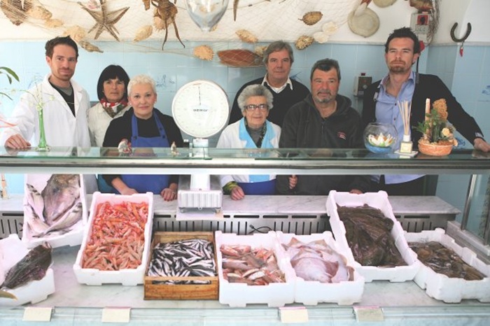 DoctorWine | Daniele Cernilli (@doctorwine1) on Twitter photo @RistopescheriadaMery , il pesce a centimetro zero
🍽 A Marina di Cecina, alla Ristopescheria Mery, il bancone è il vero menù del giorno.
👉 Ce ne parla <a href="/paolovaldastri/">paolo valdastri</a> nella rubrica dove mangiare: doctorwine.wine/gourmet/dove-m…
#DoctorWine #DanieleCernilli #Dovemangiare @RistopescheriadaMery , il pesce a centimetro zero
🍽 A Marina di Cecina, alla Ristopescheria Mery, il bancone è il vero menù del giorno.
👉 Ce ne parla <a href="/paolovaldastri/">paolo valdastri</a> nella rubrica dove mangiare: doctorwine.wine/gourmet/dove-m…
#DoctorWine #DanieleCernilli #Dovemangiare