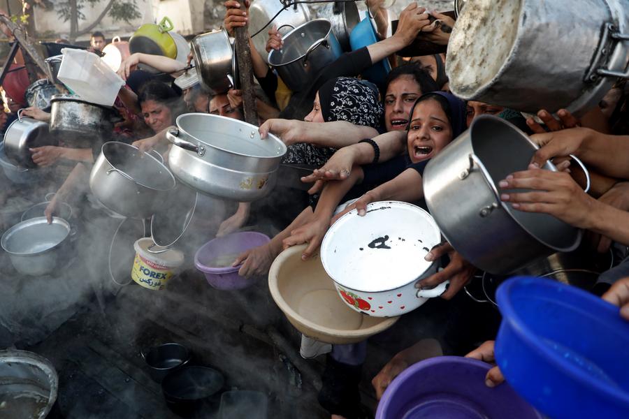 ChinaDaily's tweet image. Worrying alerts from United Nations staff in the #Gaza Strip who have been fainting from hunger and exhaustion over the past 48 hours have increased fears for people's survival in the devastated enclave, #UN humanitarians said on Tuesday.