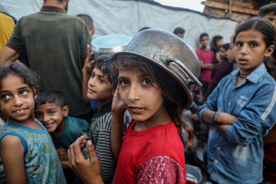 ChinaDaily's tweet image. Worrying alerts from United Nations staff in the #Gaza Strip who have been fainting from hunger and exhaustion over the past 48 hours have increased fears for people's survival in the devastated enclave, #UN humanitarians said on Tuesday.