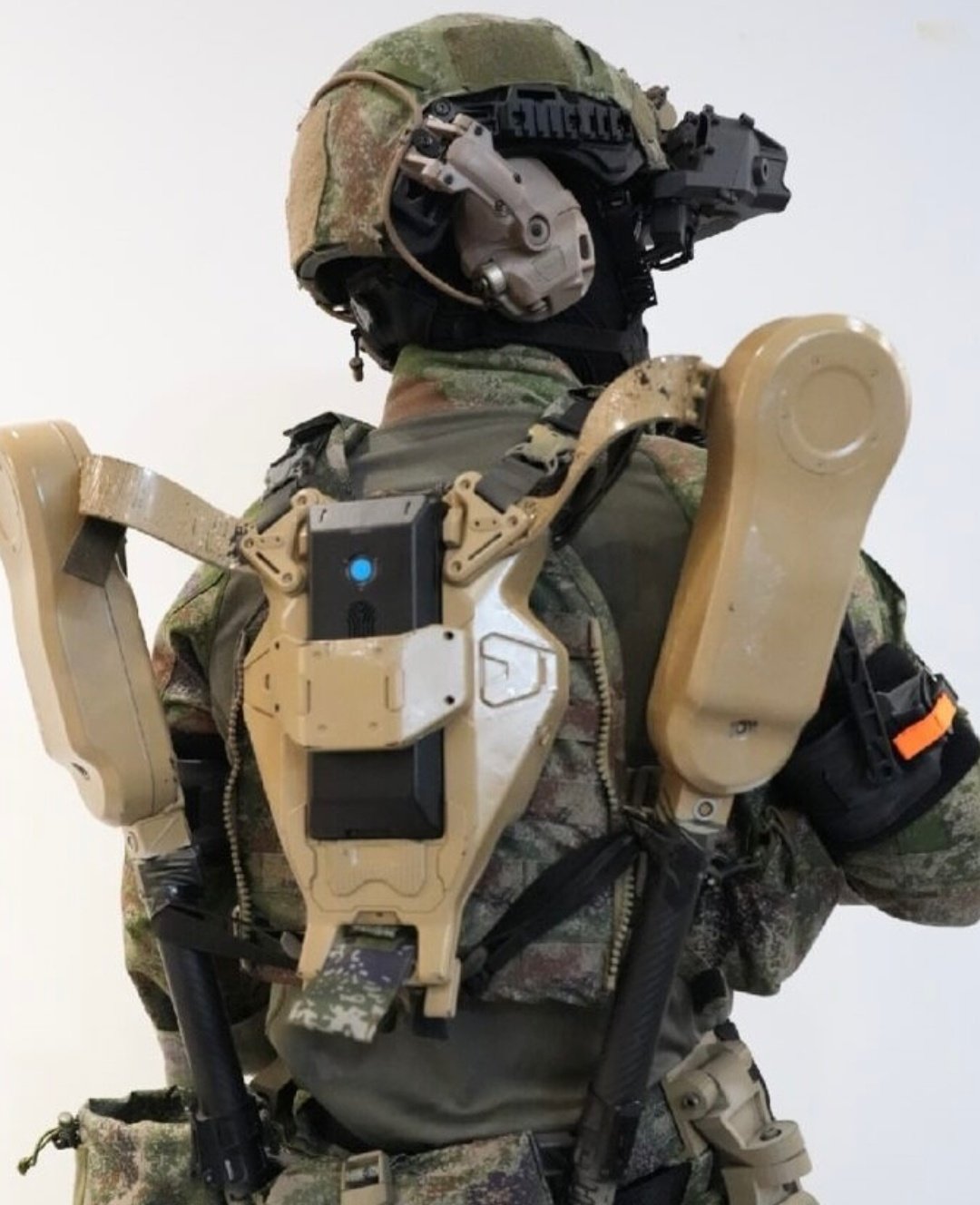 Eagle Eye on X: "Chinese Company Reportedly Developed Robotic Suit for  Soldiers 🇨🇳 China's Kestrel Defense has reportedly unveiled a  next-generation powered exoskeleton suit, designed to enhance the endurance  and mobility of