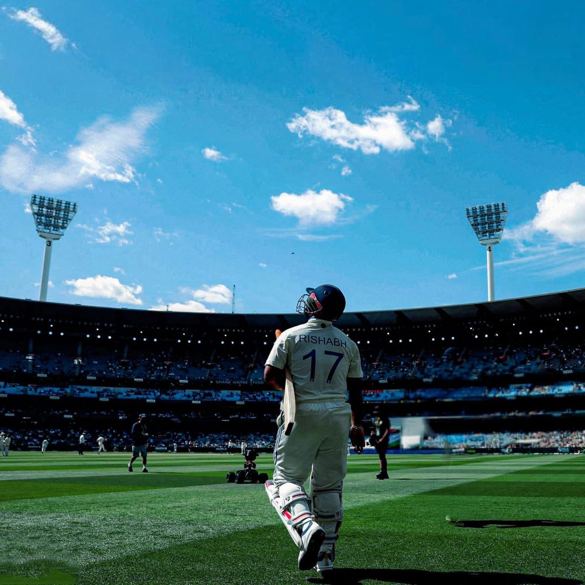 Pantszn17's tweet image. No. of likes = Total no. of runs by Rishabh Pant in this match.