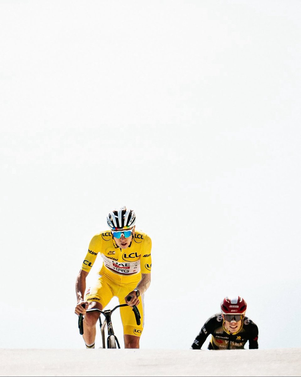 21. The sprint for KOM. (📷: alenmilavec)