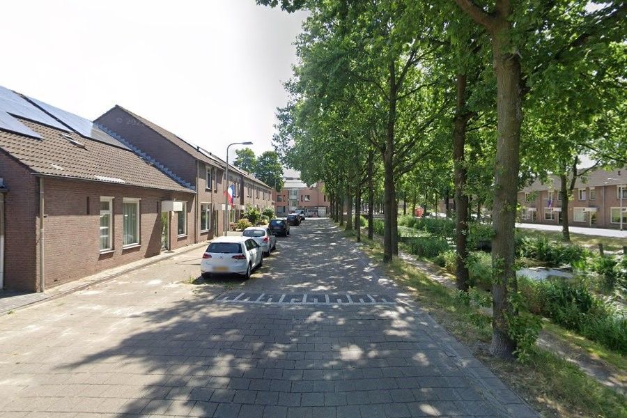 De Bakkumsingel is een straat in de Reeshof. Bakkum is een dorp in de Noord-Hollandse   gemeente Castricum. de straatnaam is vastgesteld in 1980. bit.ly/Wikiwoensdag-2…
