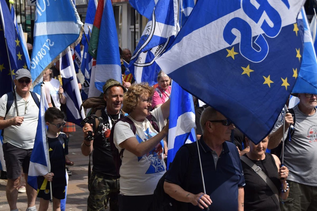 YesTweeddale's tweet image. Things you won't see reported by the British national public broadcaster in Scotland: People in Scotland demonstrating their desire to regain independence.
🏴|🇪🇺 #ScottishIndependence