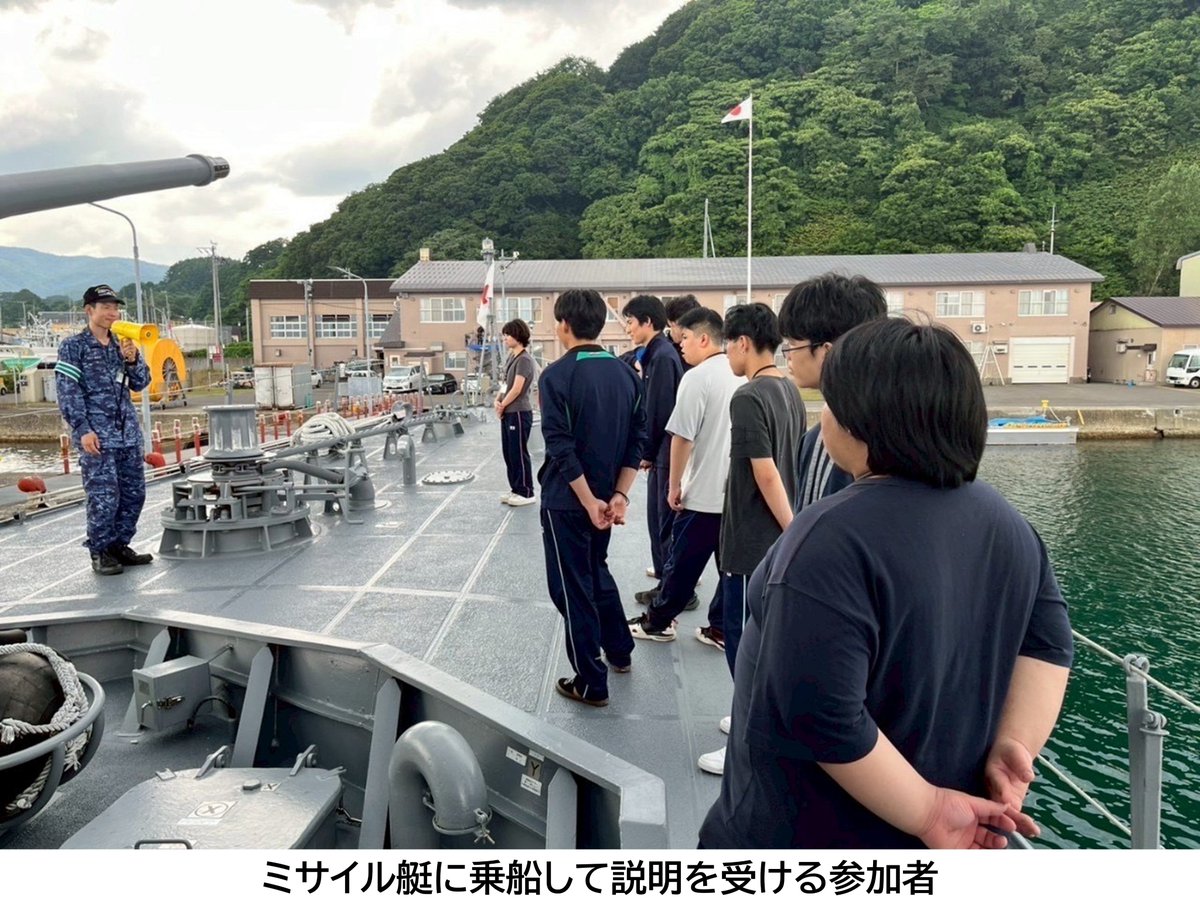 sapporo_PCO's tweet image. 南部地区隊は7月17日(木)、 #北海道札幌月寒高等学校 の #総合的な探究の時間 における活動を支援しました。参加した生徒の皆さんは、#余市防備隊 にて体験喫食やロープワークを行い、ミサイル艇にも乗船して頂きました。色々な体験を通じて、自衛隊の活動に親しんでいただけたようです。
#自衛隊