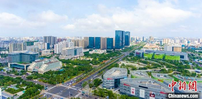 Echinanews's tweet image. #China's #Hainan Free Trade Port will officially launch island-wide independent customs operation on Dec. 18, 2025, as approved by the Communist Party of China Central Committee, an official with the country's top economic planner announced at a press conference on Wednesday.