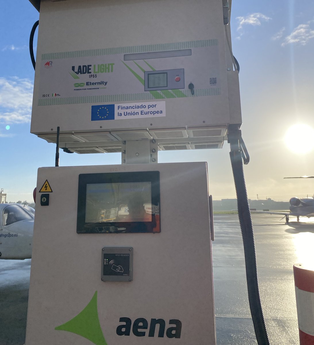 cinea_eu's tweet image. 🆕30 major airports across Spain & along #TEN_T network have been equipped with 364 electric charging stations to support electric ground handling operations⚡✈️
Thanks to €3.4 million in #EU funding from #CEFTransport
#MorningRead 👉 europa.eu/!7yNfPN