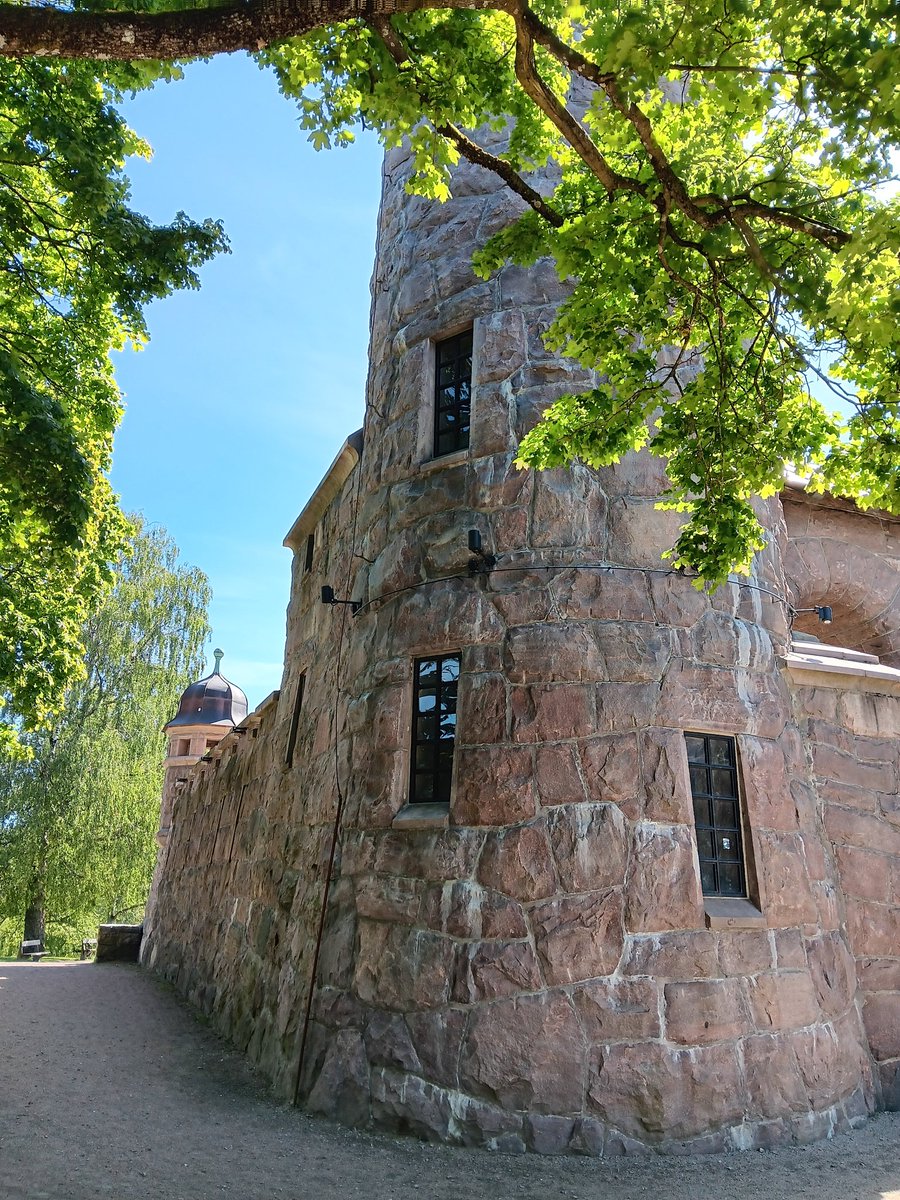 AnetteJonasson's tweet image. A peaceful place, the old water tower surrounded by trees
🤍🌳🌱
#WallsOnWednesday #WindowsOnWednesday