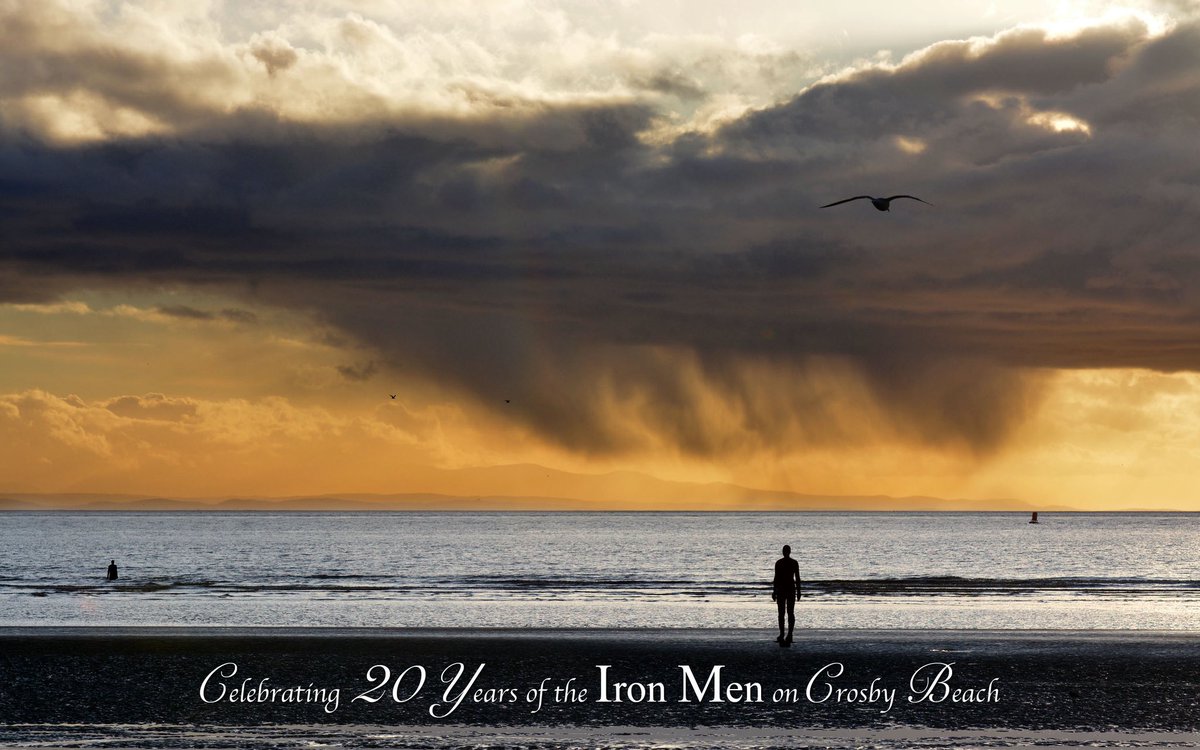 RonDaviesPhoto's tweet image. The light in the dark, a day of contrast at Crosby beach as winter tries to hold on against the forthcoming spring: veils of snow descend over the Irish sea, a curtain of grey blocking out the golden light of a late winter sunset. @IronMenCrosby #IronMenat20