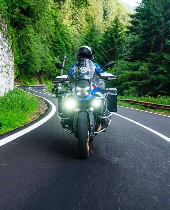 DareAzar25's tweet photo. Ajith sir's Romania motorcycle trip pics.
| #AKWorldRideformutualrespect | #Ak #Ajith #AjithKumar | #RIDEformutualrespect |
#AjithKumarWorldTour | #AjithkumarRacing |
@ajithFC @AjithAzar25 @VenusMotoTours @Akracingoffl https://t.co/56mgU48NN4