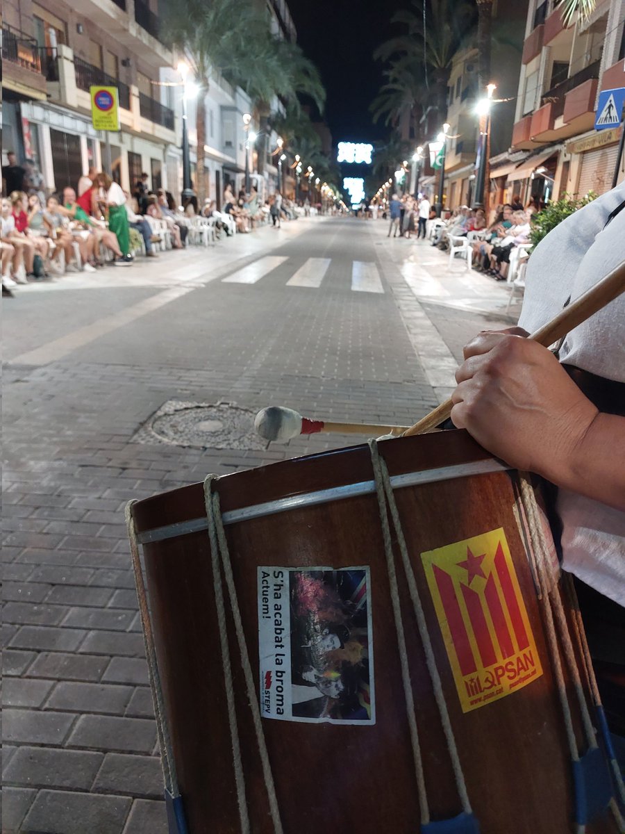 Encara lluïm amb orgull, per places i carrers, els símbols de la revolta i del futur del nostre poble, que passen per La Independència dels PPCC! <a href="/psan_cat/">PSAN</a> #Riba-rojaDeTúria