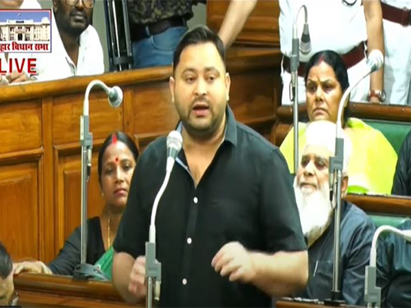 ani_digital's tweet image. "Where will poor people get so many documents from?": Tejashwi Yadav questions ECI's "hasty" SIR in Bihar
Read @ANI Story | aninews.in/news/national/…
#TejashwiYadav #Bihar #ECI #SIR #NitishKumar