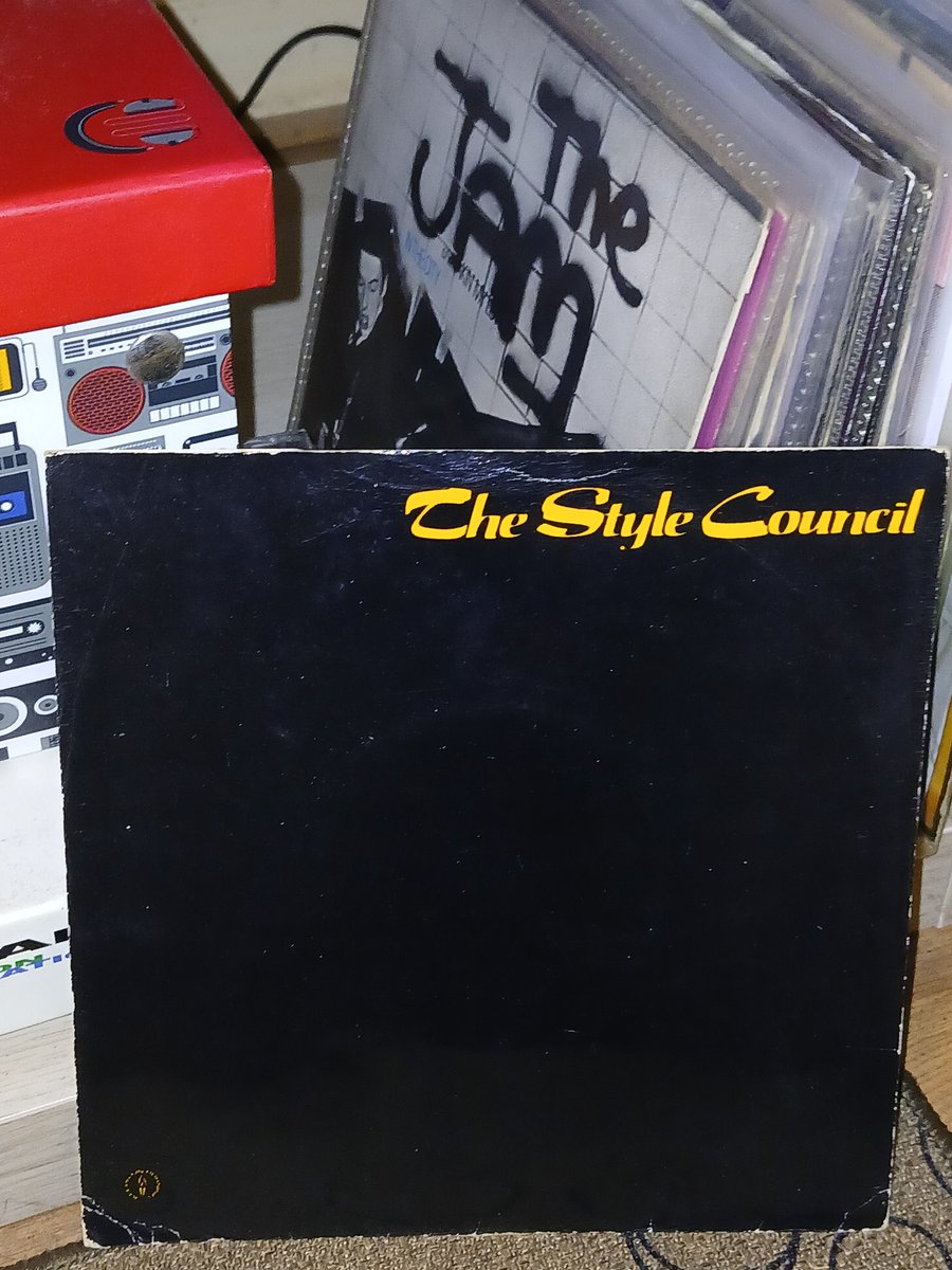 clairy_clairy8's tweet image. &quot;Your hair hangs in golden steps, you&apos;re a, bonafide in every respect you are, walking through steps that mean nothing to you, you believe you&apos;re above it and i don&apos;t really blame you...&quot; 💛 #SpeakLikeAChild  (1983) #TheStyleCouncil 💛 #PaulWeller Happy #WellerWednesday all!x 💛