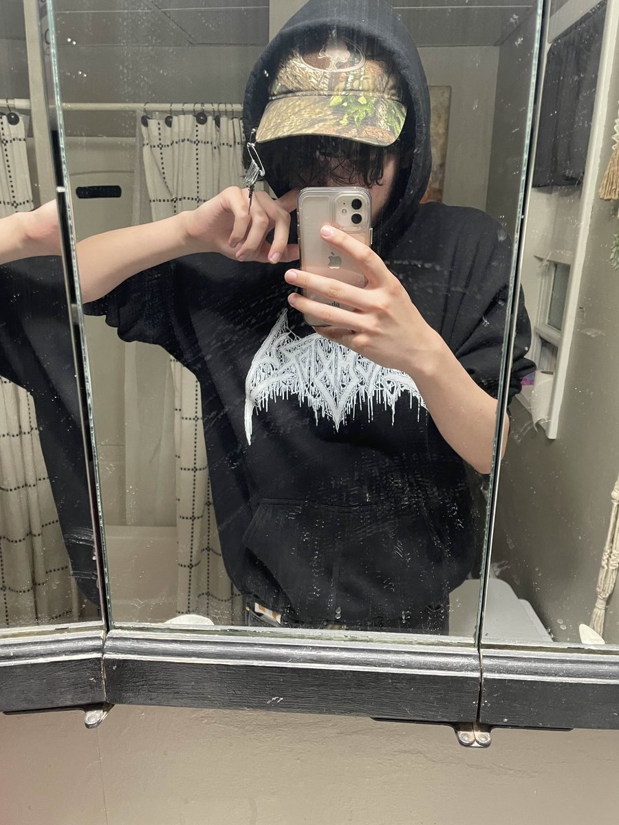 hi my name is holden im 19 years old and i like rock music