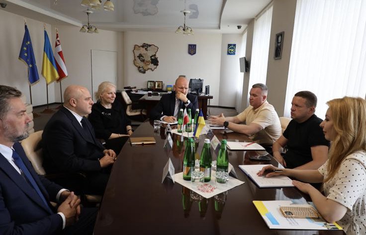 pawelkowalpl's tweet image. Rozmowa z Iwanem Rudnickim, gubernatorem obwodu wołyńskiego o współpracy polsko-ukraińskiej, o możliwych inwestycjach polskich podmiotów oraz o sytuacji na miejscu w warunkach wzmożonych rosyjskich ataków.
#Wołyń #PolskaUkraina #Inwestycje #Współpraca #Bezpieczeństwo…